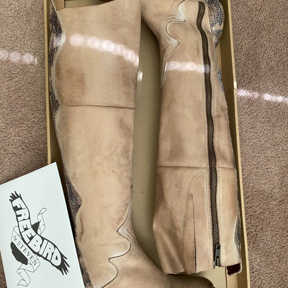 Freebird by Steve Size 7 Taupe